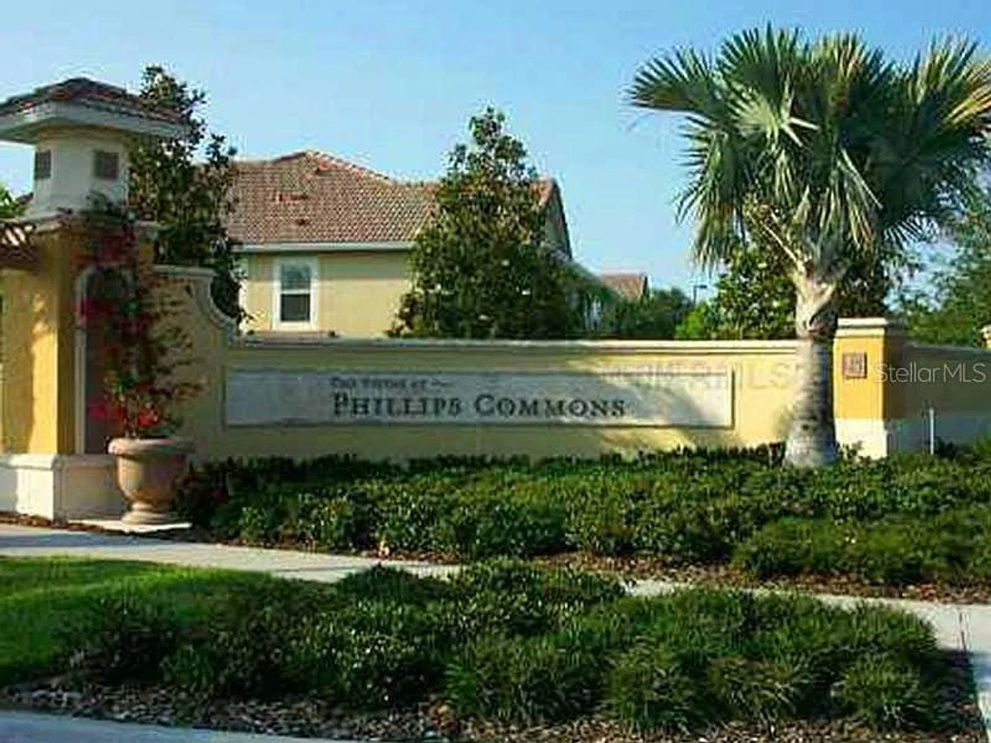 Dr. Phillips Townhome! 3brm 2.5bath spacious poolside townhome in The Vistas at Phllips Commons — Photo 2