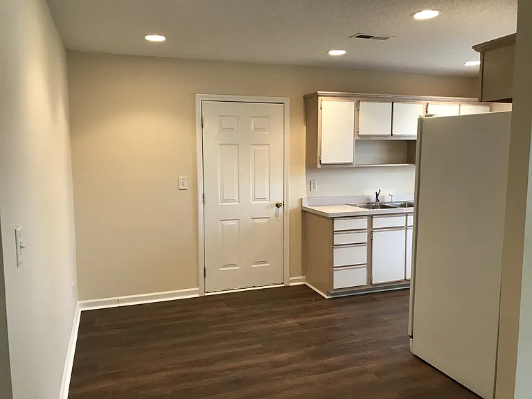 482 Wallingford Cir — Photo 5