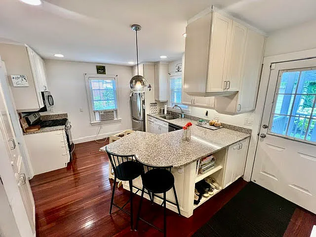 22 Longfellow Rd — Photo 2