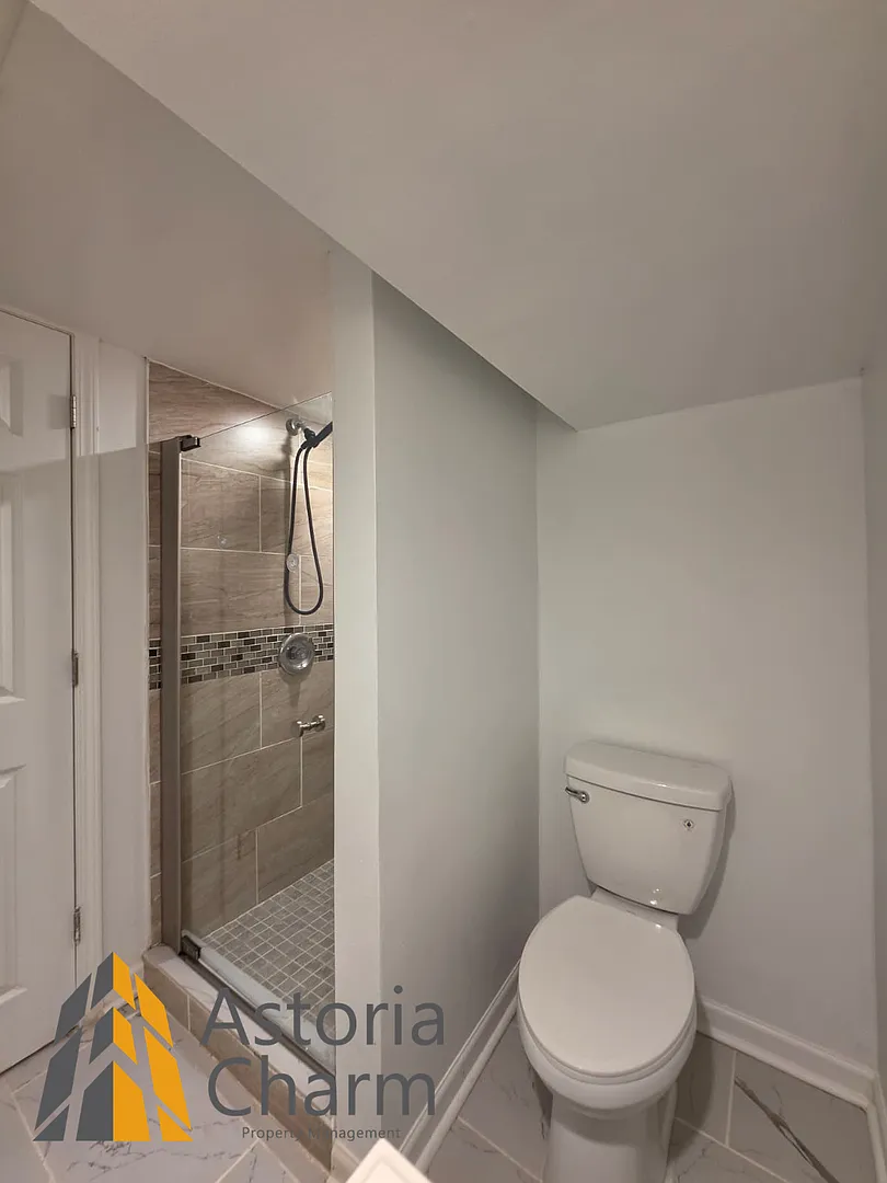519 E 28th St — Photo 4