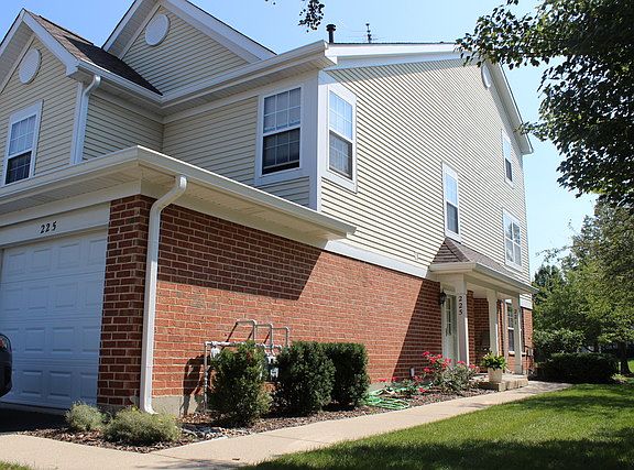 2nd image of 225 Ashbury Ln W