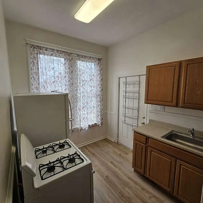 110 California Ave #1