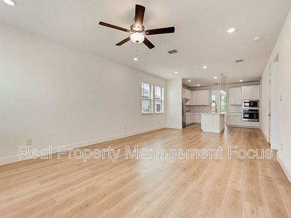 3rd image of 1149 Beautyberry Ln