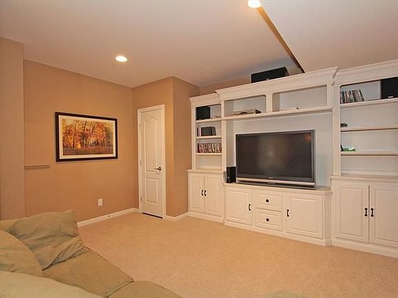 5th image of 870 Eagleview Ct