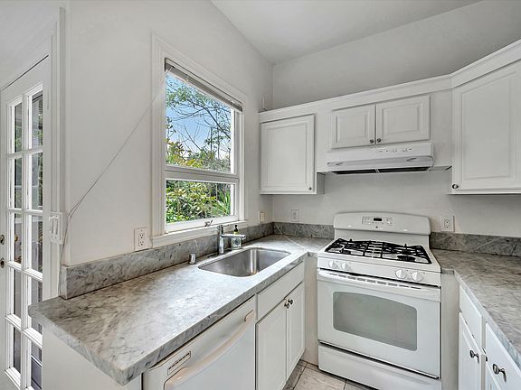 2nd image of 2713 Clay St #1