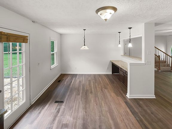 4th image of 1347 Farmwood Dr