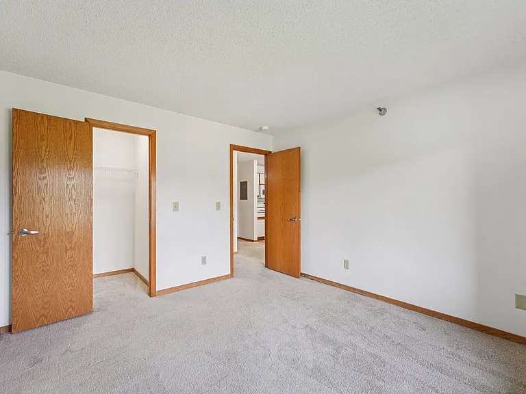 Oaks Lincoln Apartments — Photo 13