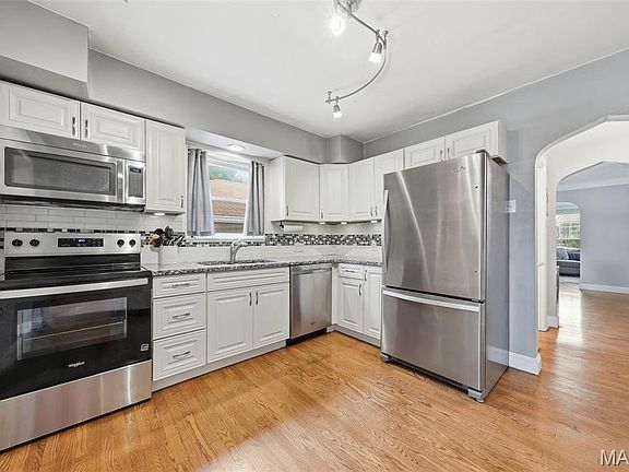 4th image of 5701 Tholozan Ave