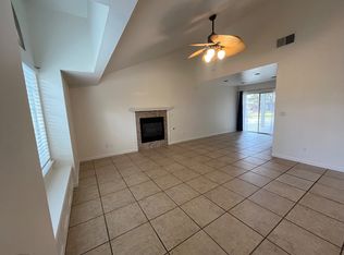 7192 N Ivanhoe Ave, Fresno, CA 93722