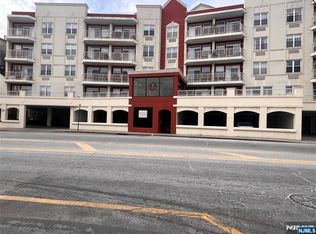 1100 River Rd APT 302, Edgewater, NJ 07020