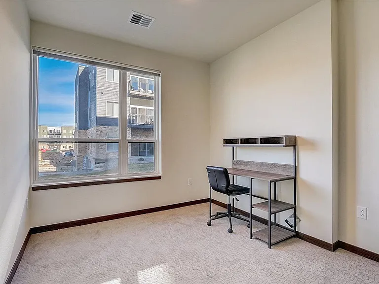 1120 N Windsor Ave — Photo 55