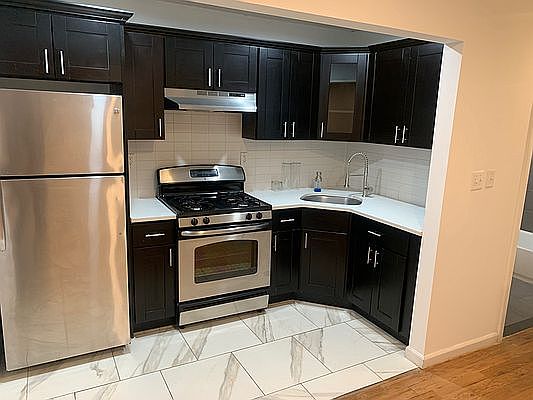 2nd image of 548 Pacific St #1