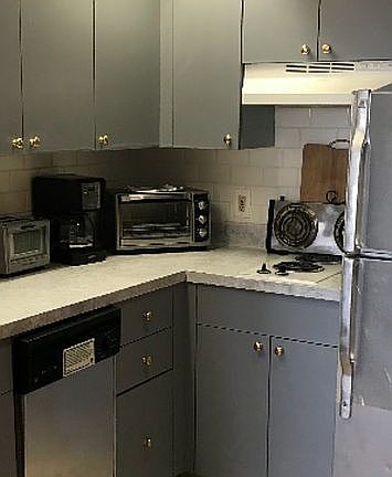 5th image of 211 Canada Ave