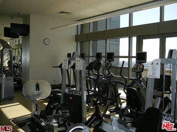 5th image of 1155 S Grand Ave #909