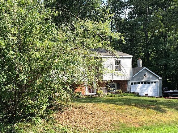 3rd image of 132 Oak Ln