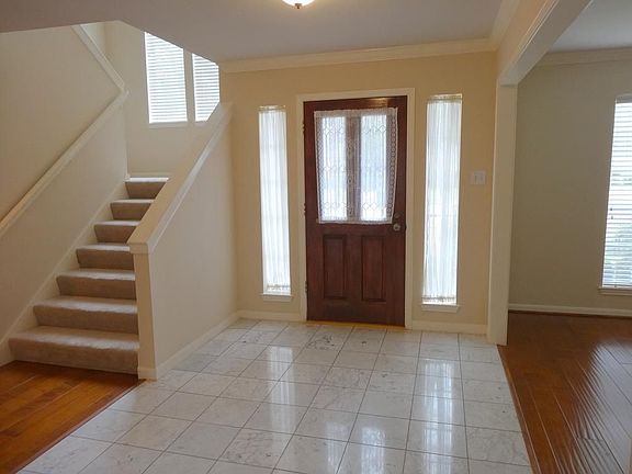 5th image of 4415 Warwick Dr