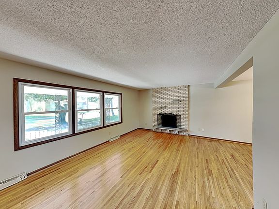 5th image of 8948 47 1/2 Ave N