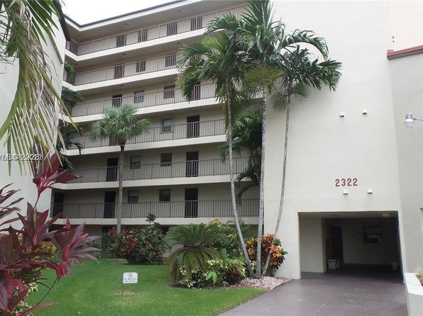 2320 S Cypress Bend Dr APT 305