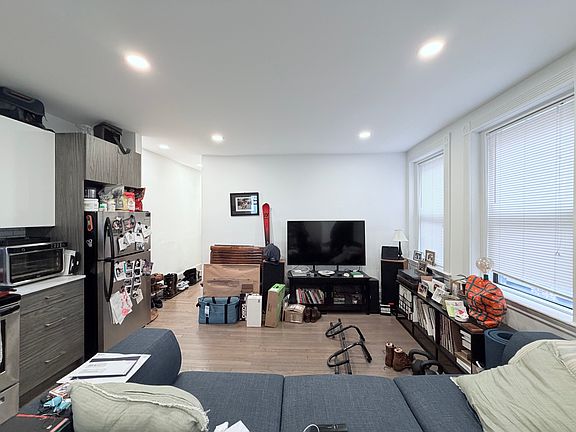 3rd image of 7 Myrtle St APT 2