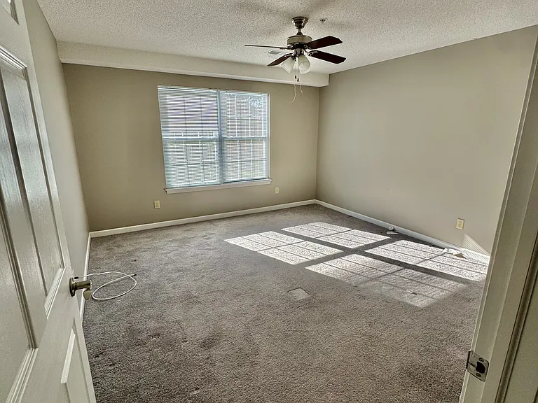8121 N Main St — Photo 5