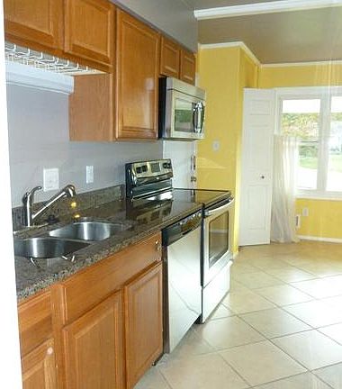 4th image of 12410 Hatchway Ct