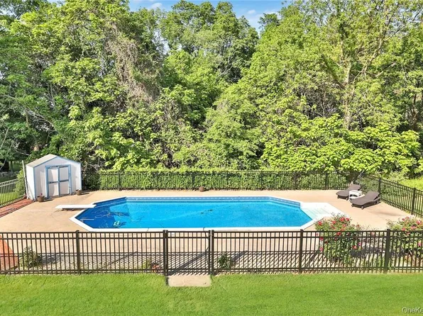15 Pine Drive, Stony Point, NY 10980