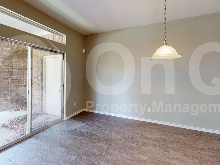 5912 Clearwater Dr — Photo 8
