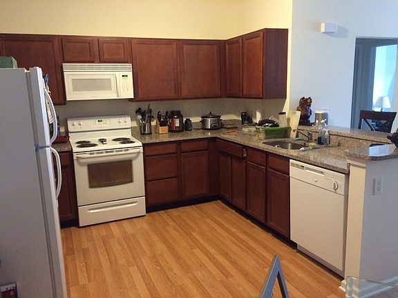 3rd image of 12 Ascot Cir APT 2