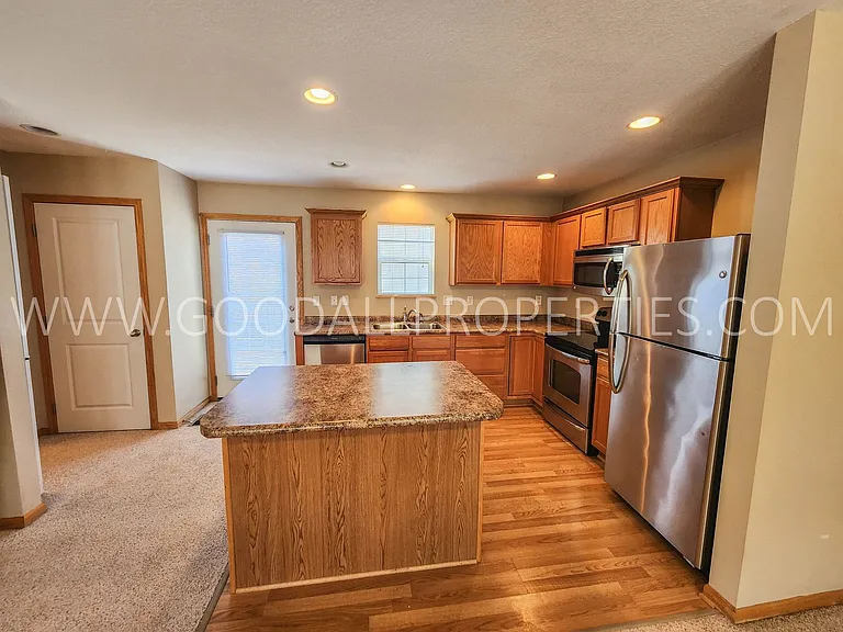 4304 153rd Pl — Photo 3