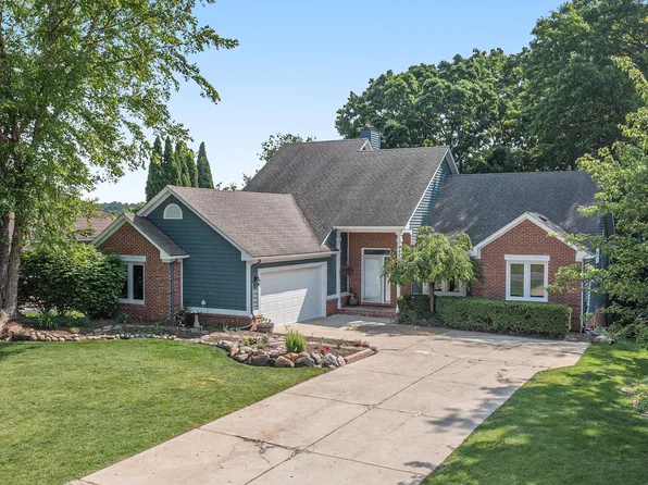 2553 Bay Vista Dr, Highland, MI 48357
