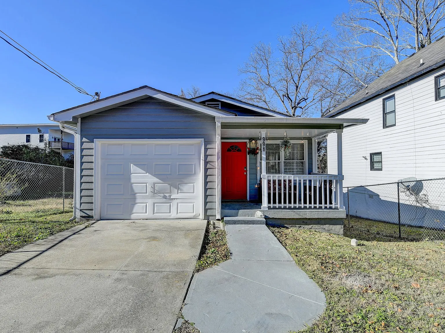 3 bed, 1200 sqft, $2,400 — Photo 1