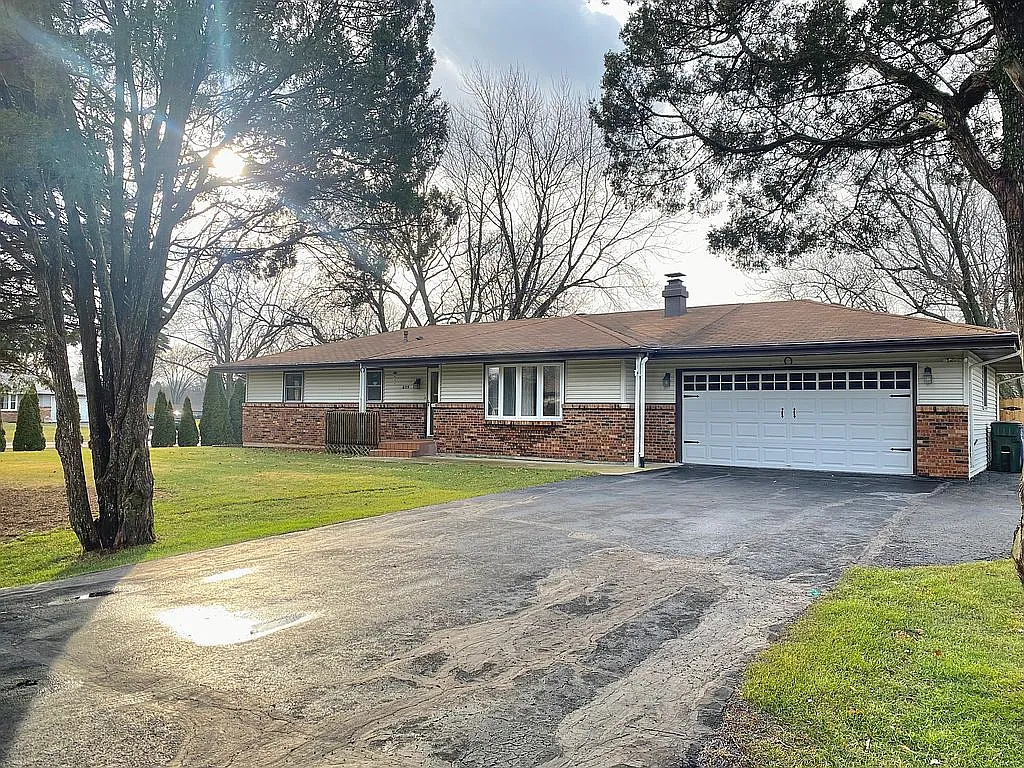 6115 Thorncrest Dr photo 1