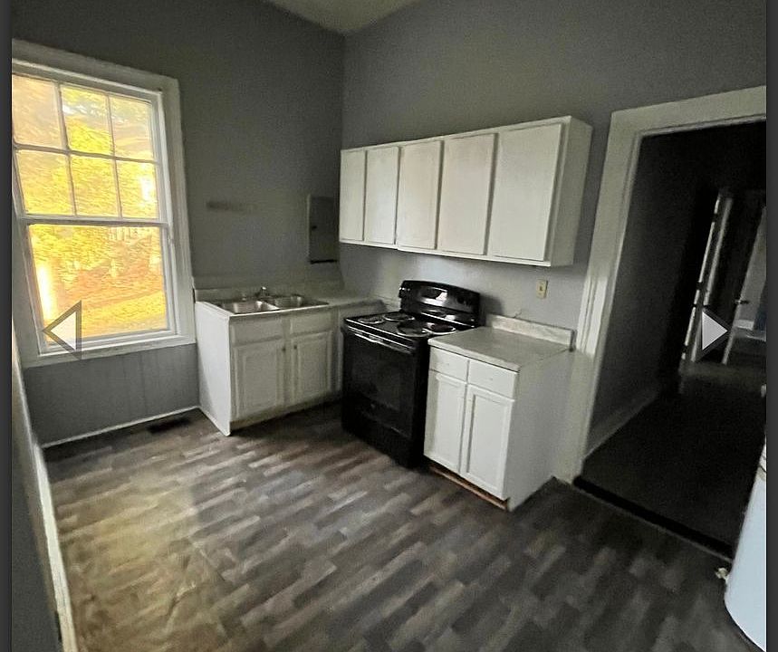2nd image of 1372 Glover St