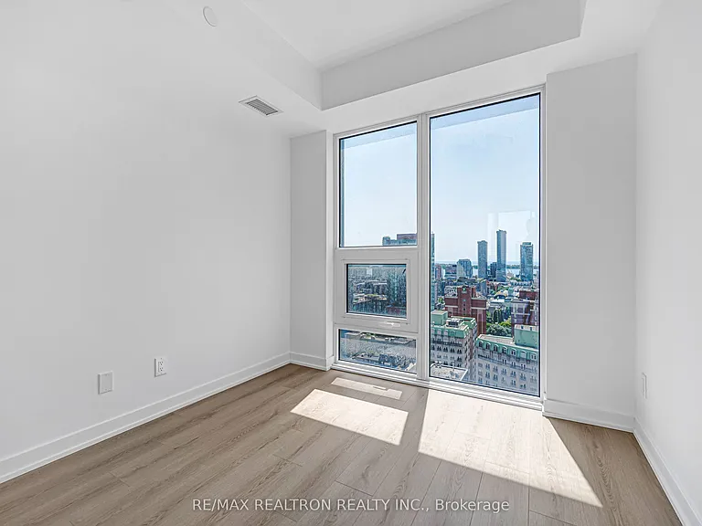 100 Queens Cay E #2508 — Photo 29