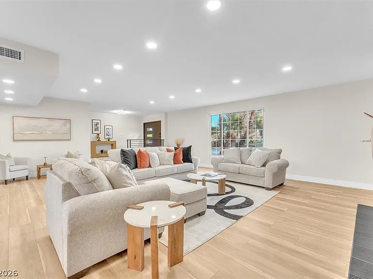 2868 Vista Del Sol Ave — Photo 25