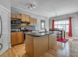 177 W Cougartown Cir SW, Calgary, AB T3H 0A3