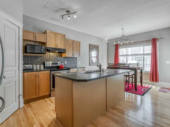 177 W Cougartown Cir SW, Calgary, AB T3H 0A3