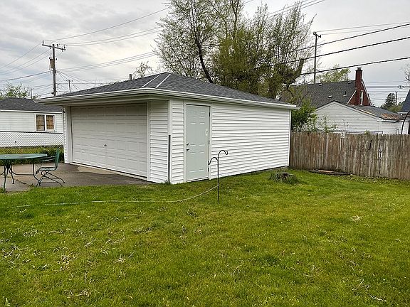 5th image of 17603 Glenmore St