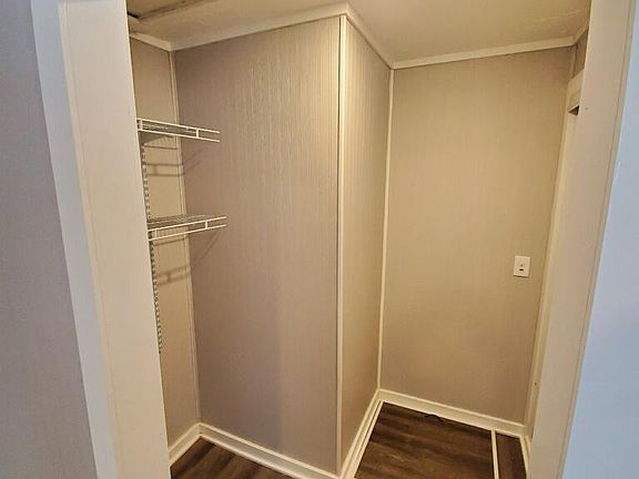 3rd image of 2712 Griffin St