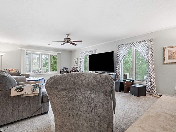 5th image of 1015 Westwood Dr