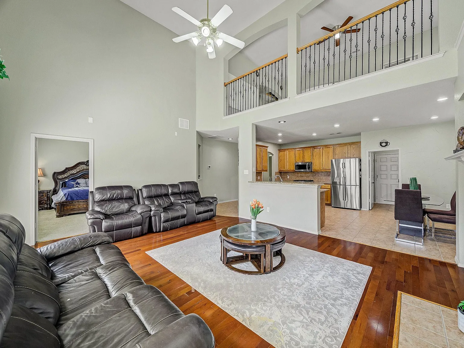3 bed, 2.5 bath, 2835 sqft, $2,700 — Photo 2