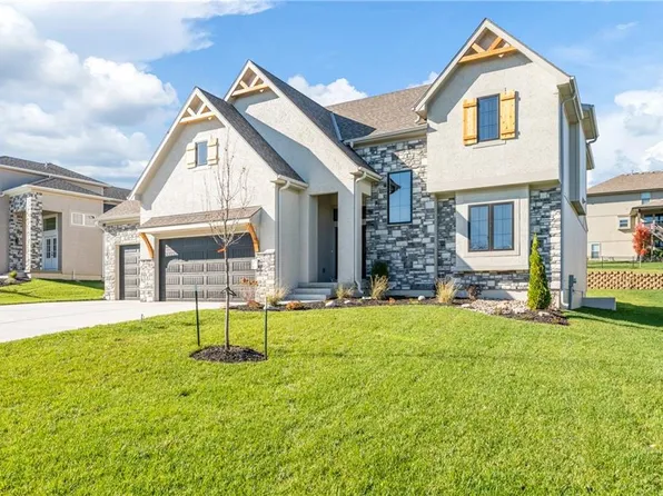 4548 NE Sherwood Dr, Lees Summit, MO 64064