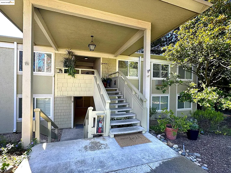 1910 Skycrest Dr #5 — Photo 30