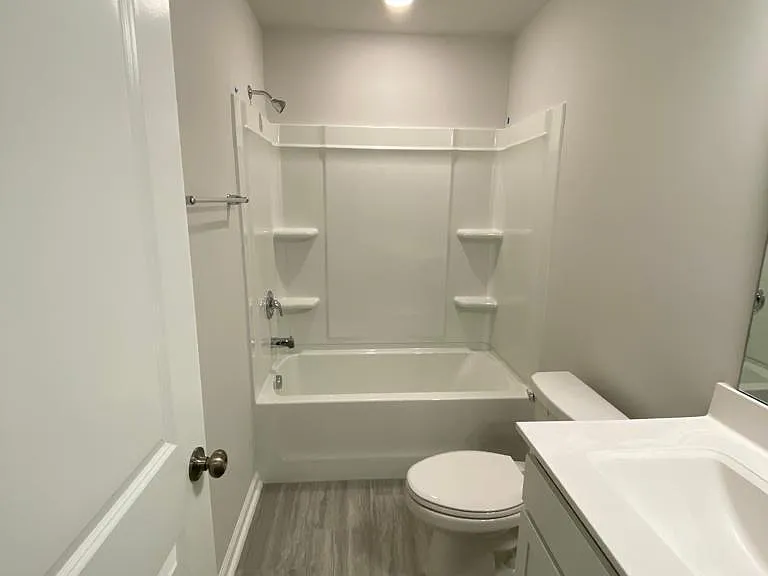 1st floor full Bath