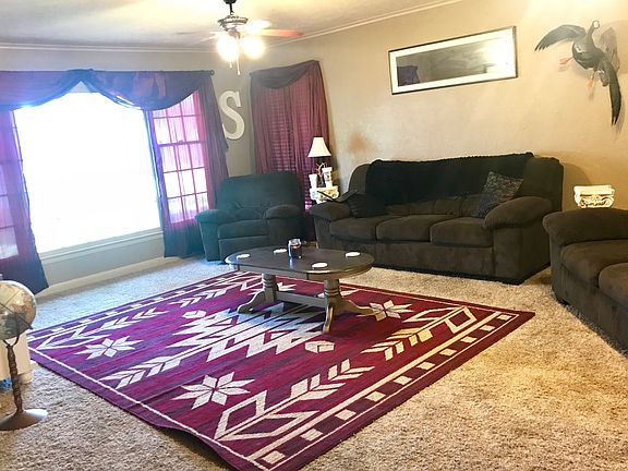 Living room (day)