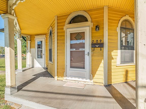 5th image of 209 Deaderick Ave