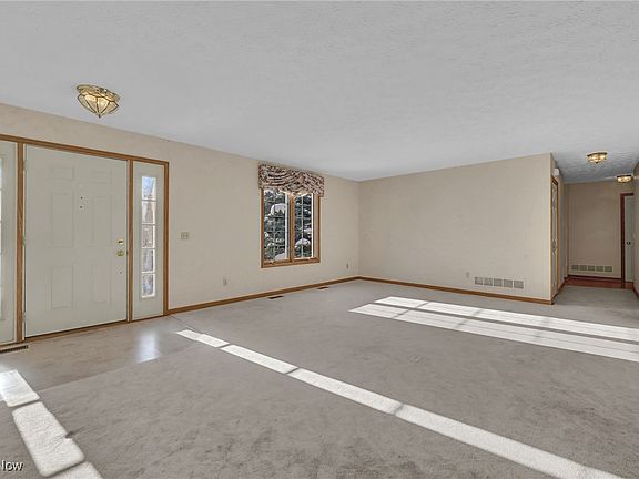 4th image of 765 Ravenhill Dr