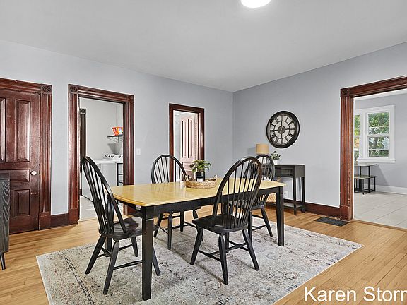 4th image of 1009 2nd St NW