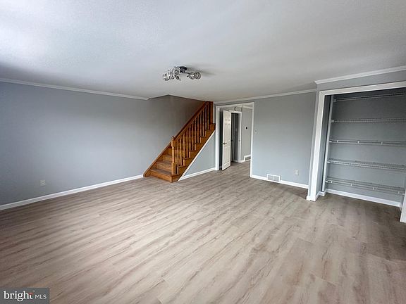 3rd image of 346 Ridgeway Pl