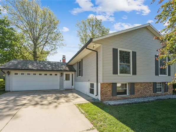 109 Sand Ln NW, Cedar Rapids, IA 52405